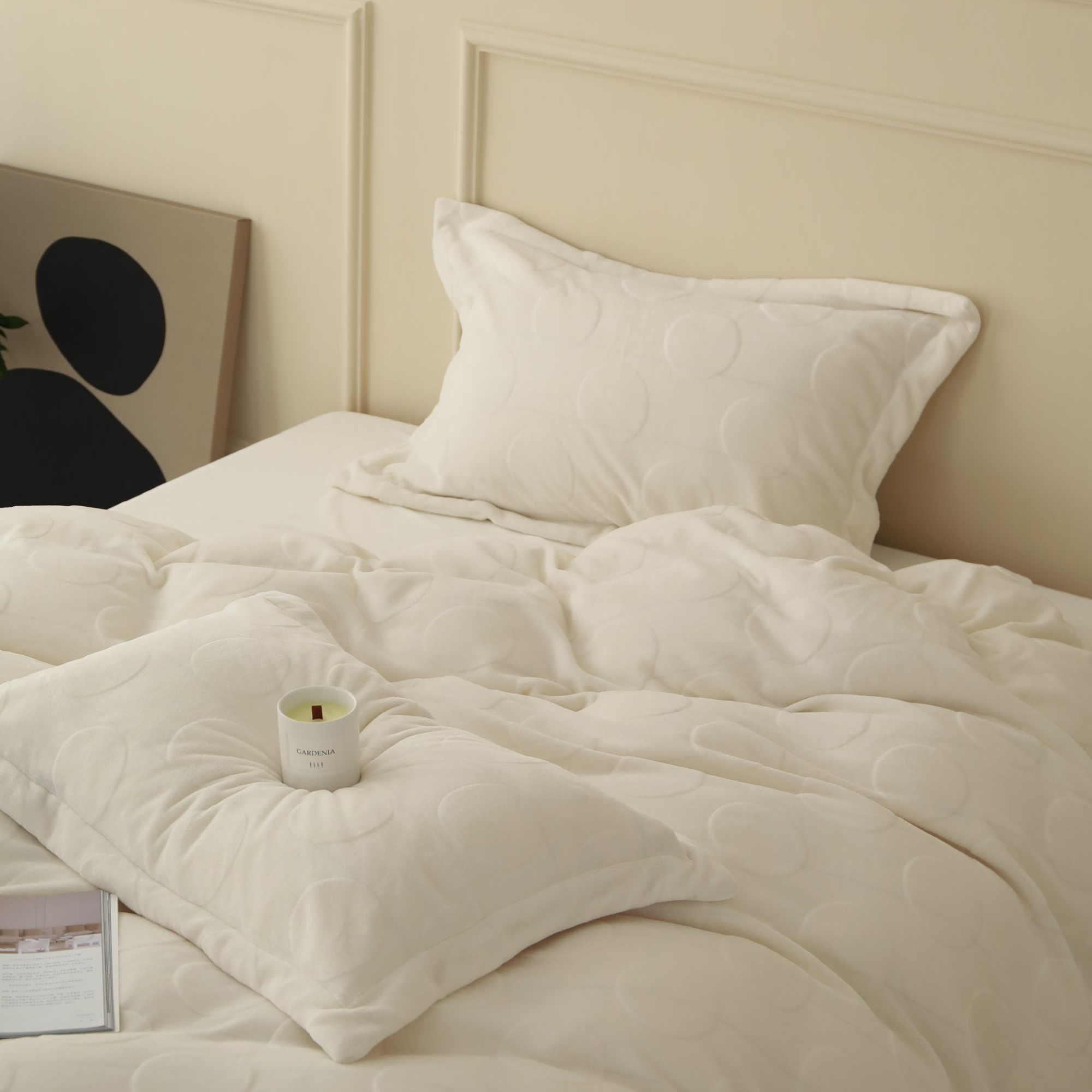 230克雕花酒店简约干净风格工艺牛奶绒四件套简约加厚宽边