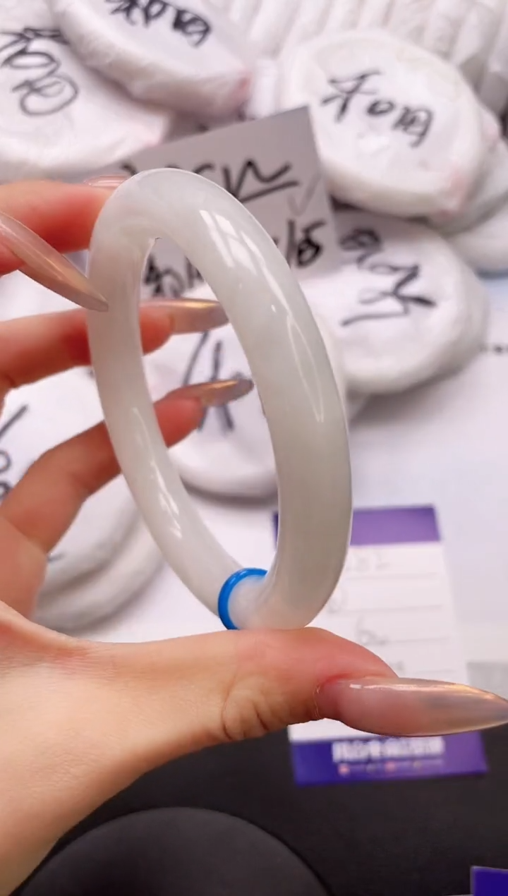 【闪购商品】和田玉手镯未镶嵌14K282-60