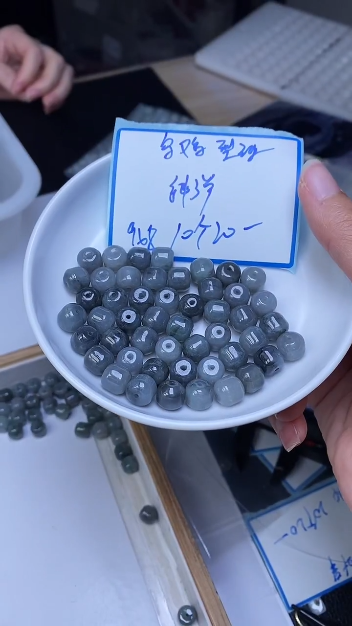 未镶嵌翡翠手饰乌鸡翡翠 老型散珠9*8mm10颗20元