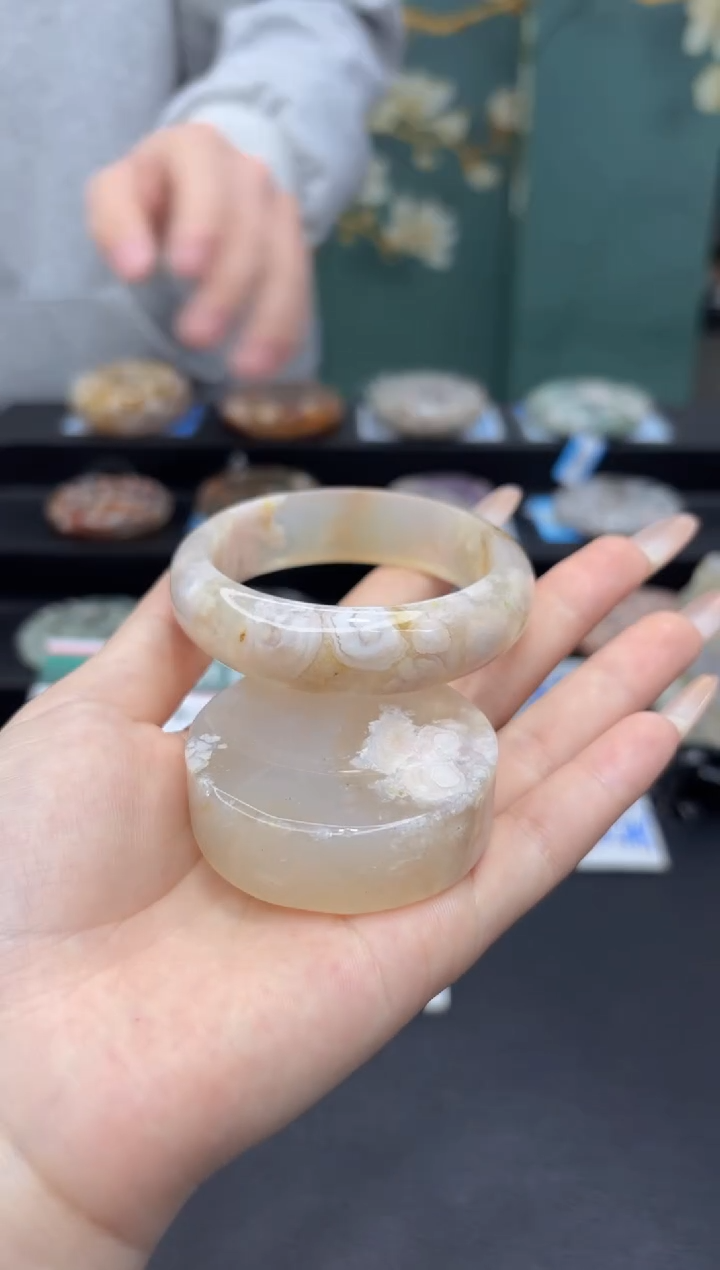 【闪购商品】石英质玉未镶嵌手镯C795(55圈赠送镯心)