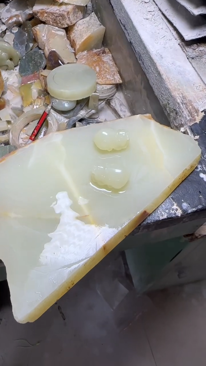 暖白色小貔貅吊坠