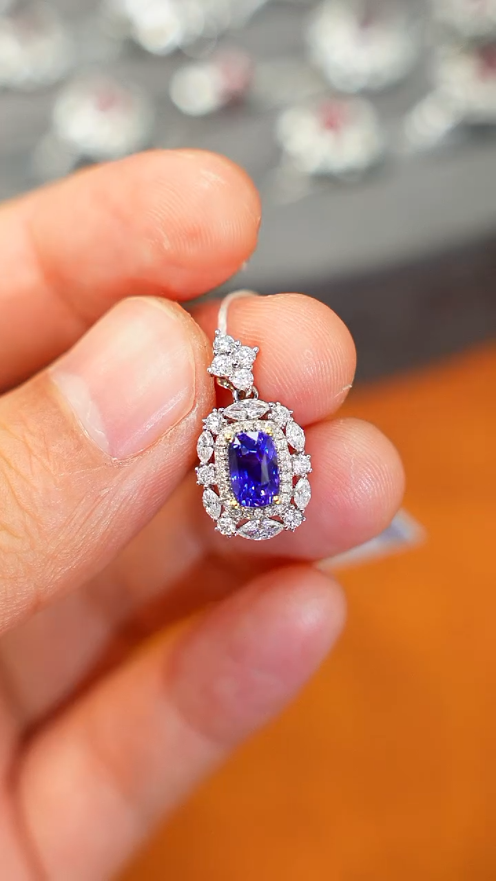 【闪购商品】蓝宝石吊坠(不含链)18K金镶嵌.