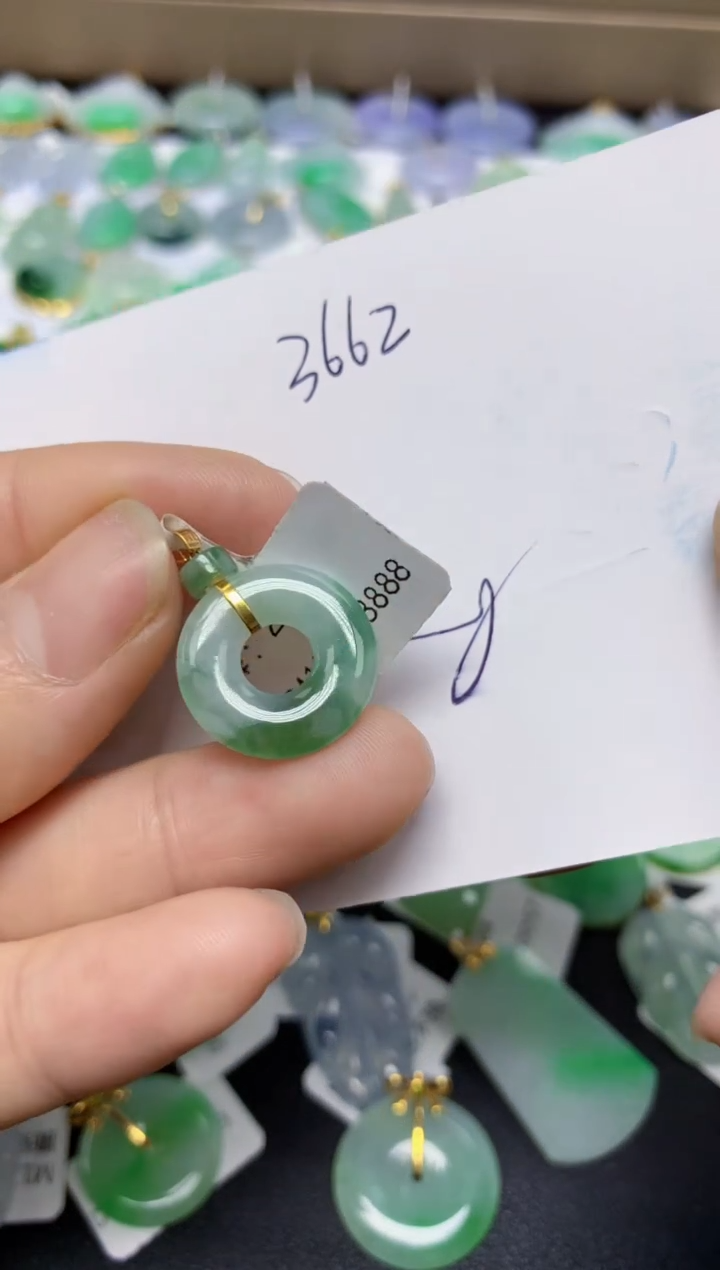 【闪购商品】翡翠挂件18K金镶嵌 天然翡翠A货