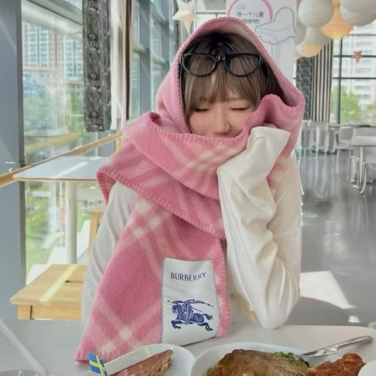 未使用 BURBERRY/博柏利 Buberry 秋冬限定配色蜜桃粉羊毛围巾