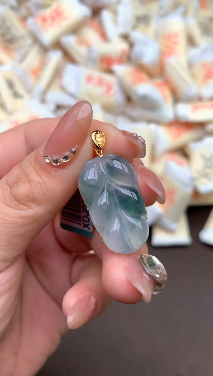 【闪购商品】翡翠挂件18K金镶嵌— 