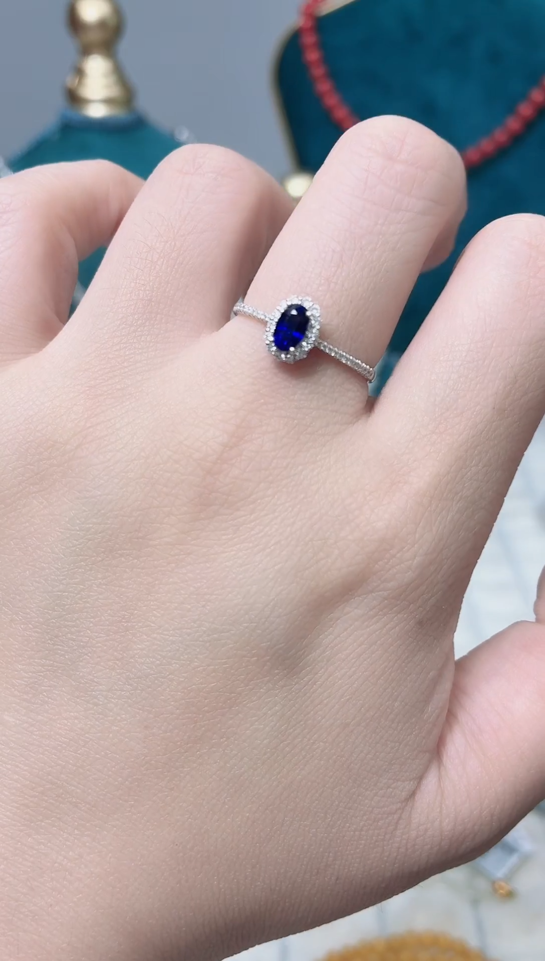 戒指蓝宝石18K金镶嵌319BJ1225产品一个（多样性）