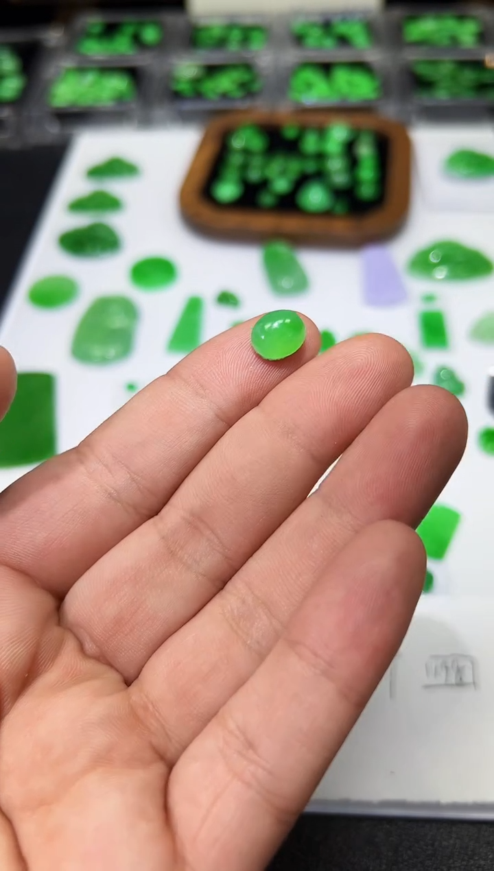 裸石翡翠天然缅甸A货翡翠一件