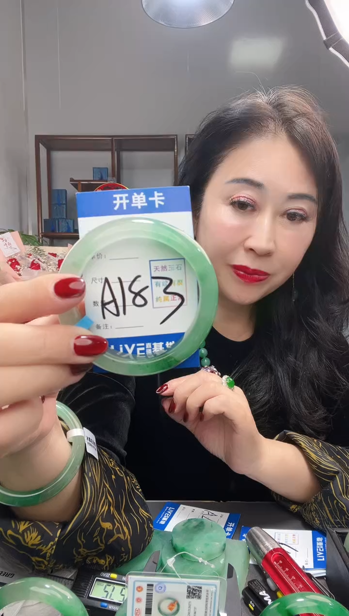 【闪购商品】石英质玉手镯未镶嵌非洲翠