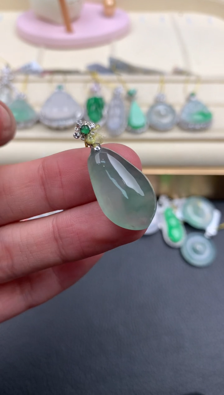 【闪购商品】翡翠颈饰18K金镶嵌D936     