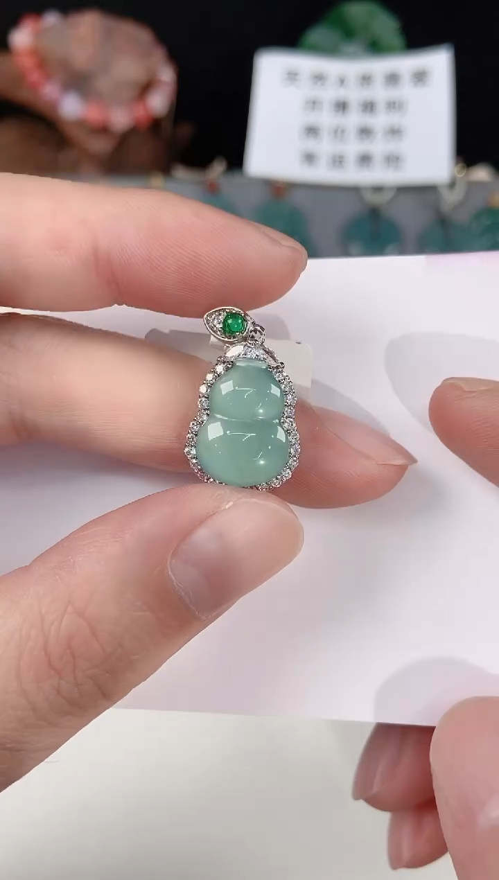颈饰未镶嵌翡翠天然A货翡翠挂件