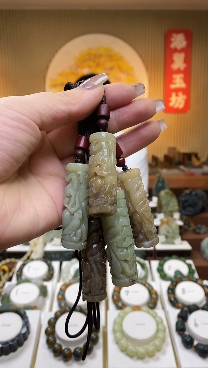 【闪购商品】岫岩老玉（透闪石质玉）吊坠未镶嵌多样性随机发一