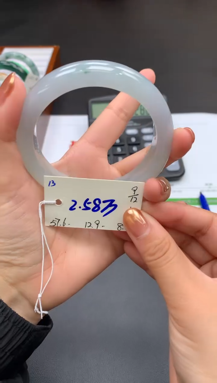 未镶嵌手镯翡翠假一赔三   手镯