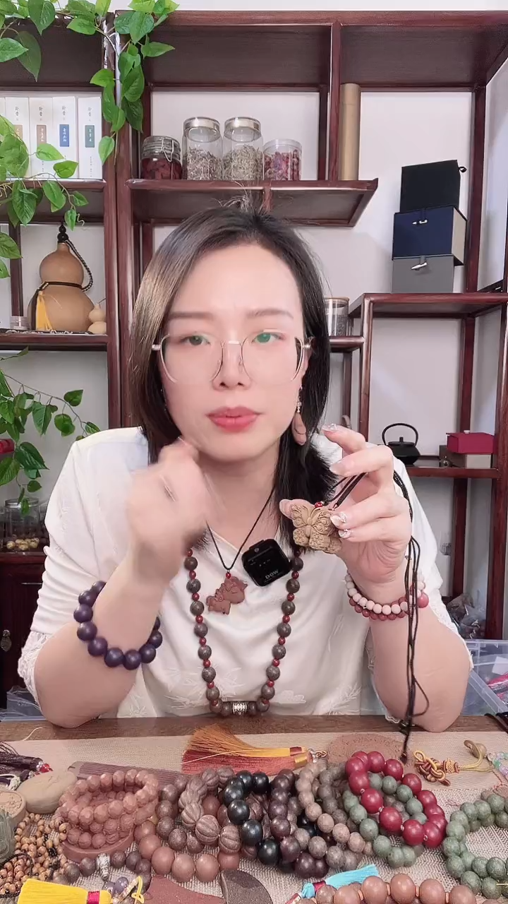 珠串百花香方的蝴蝶