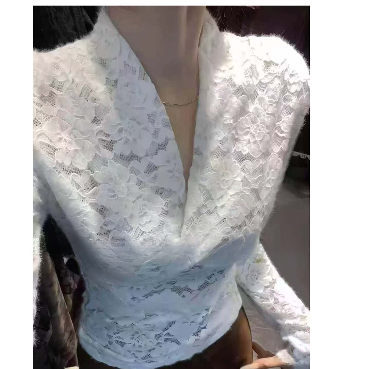 时尚百搭抽褶v领蕾丝长袖