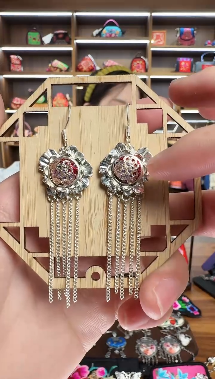 【闪购商品】织绣140蒙阿苏苗绣传承