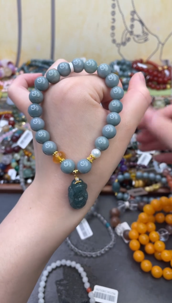 未镶嵌翡翠手饰366