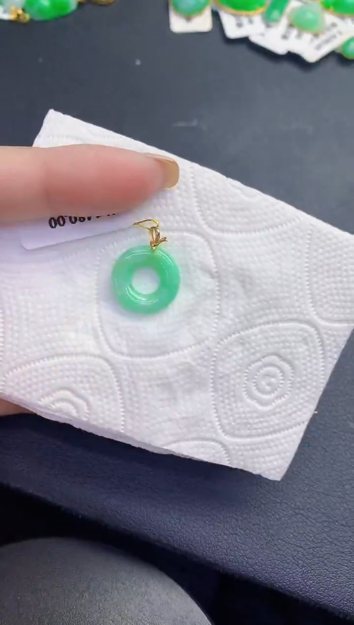 颈饰18K金镶嵌翡翠缅甸天然翡翠A货