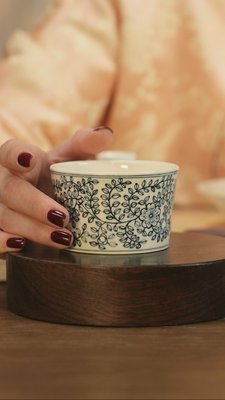 【闪购商品】景德镇手工山隅花卉纹直同杯