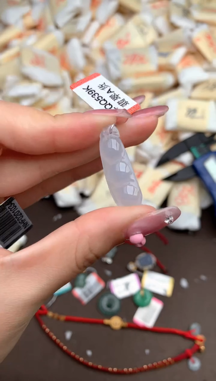 【闪购商品】翡翠挂件未镶嵌— 