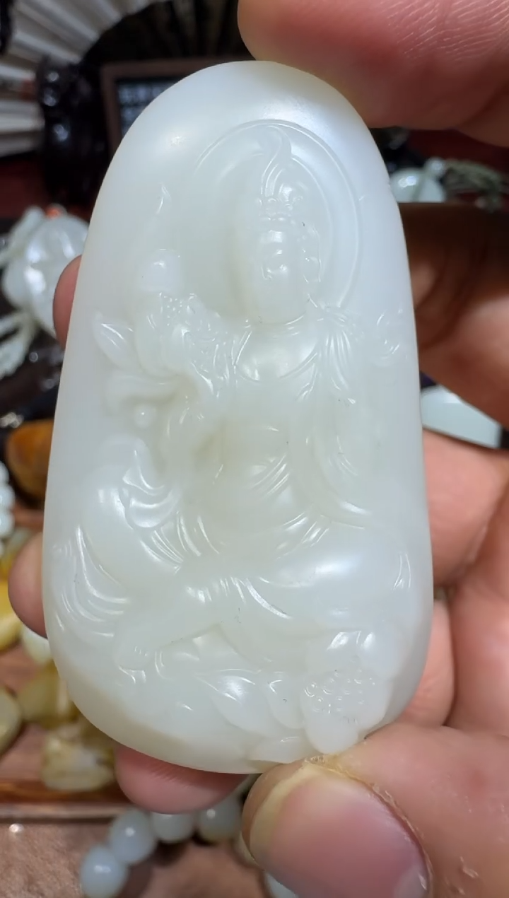 颈饰未镶嵌和田玉（糖玉）观音