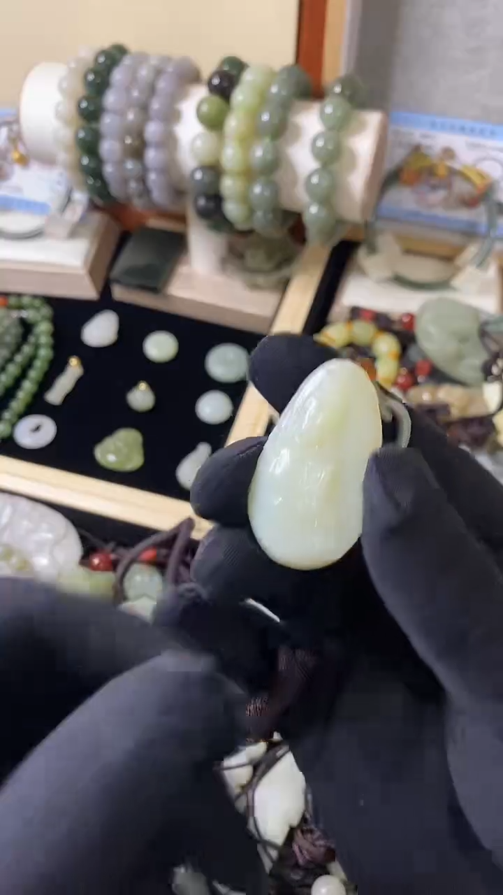 吊坠(赠链)未镶嵌和田玉2