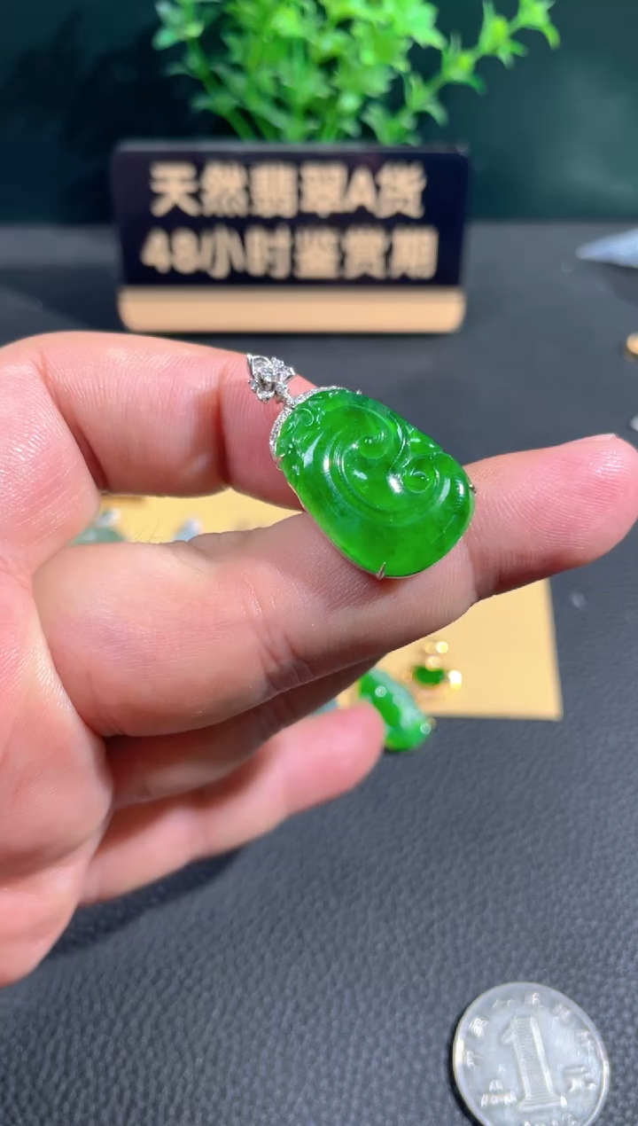 【闪购商品】翡翠颈饰18K金镶嵌翡翠