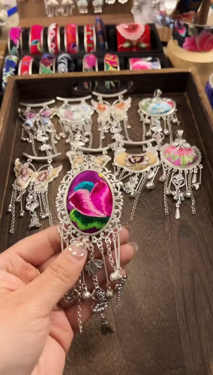 【闪购商品】织绣民族风老绣饰品329