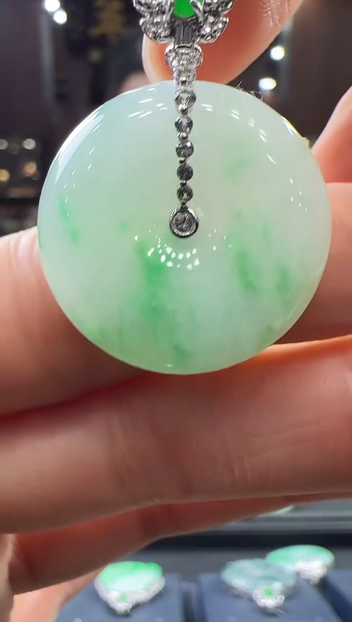 【闪购商品】翡翠挂件18K金镶嵌平安扣不含链