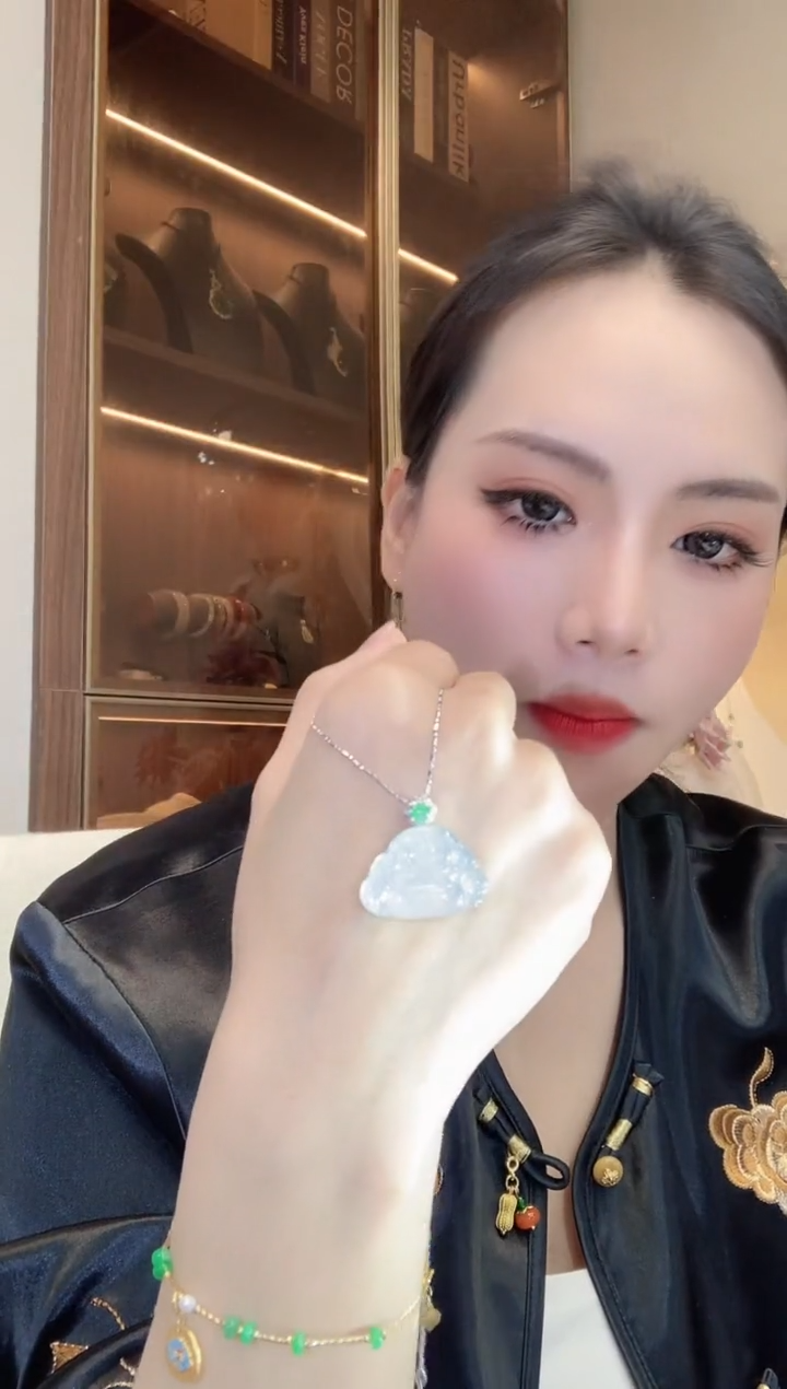 【闪购商品】翡翠吊坠(不含链)18K金镶嵌C33