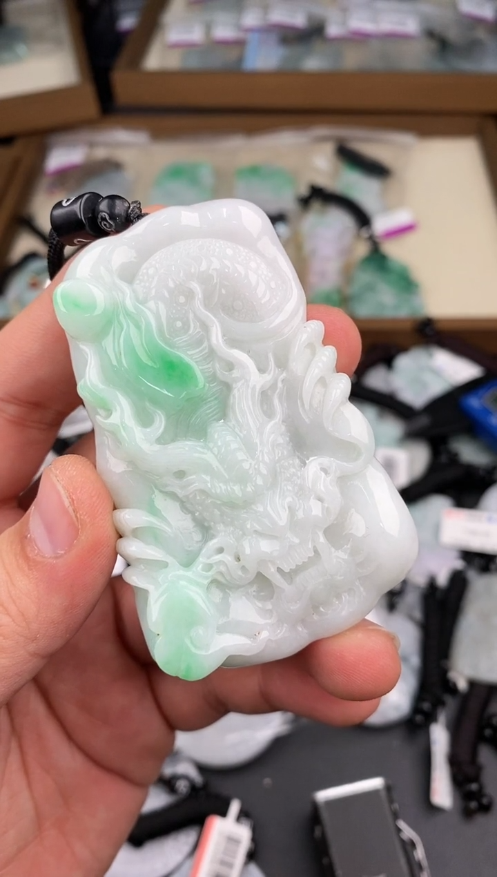 【闪购商品】翡翠颈饰未镶嵌  天然翡翠，一物一图