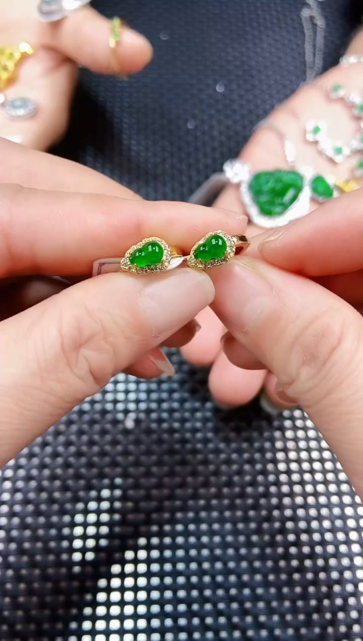 【闪购商品】翡翠耳饰未镶嵌11111111111