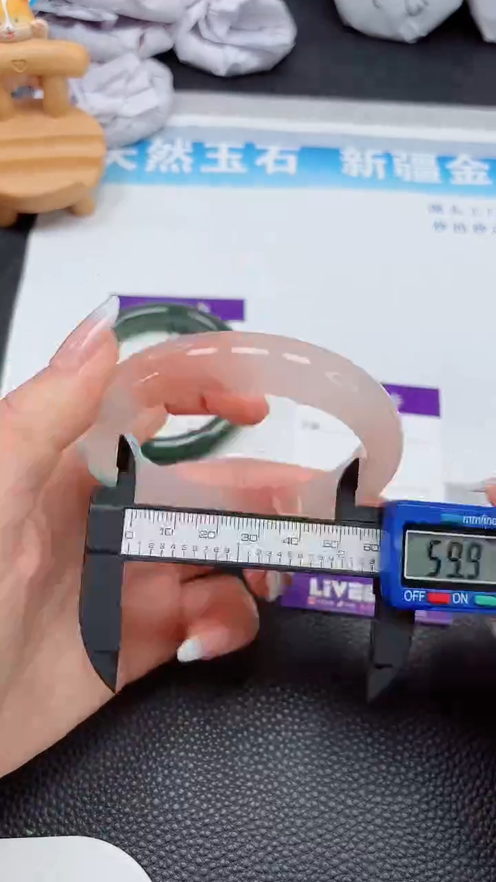 【闪购商品】石英质玉手镯未镶嵌131---60