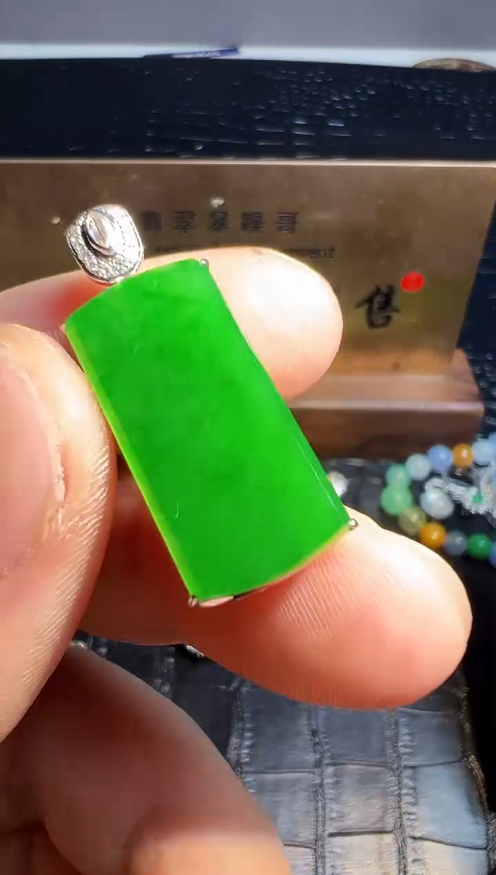 【闪购商品】翡翠颈饰18K金镶嵌翡翠回流