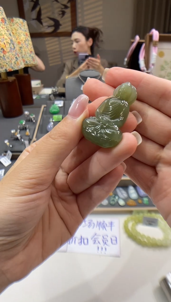 和田玉未镶嵌颈饰观音