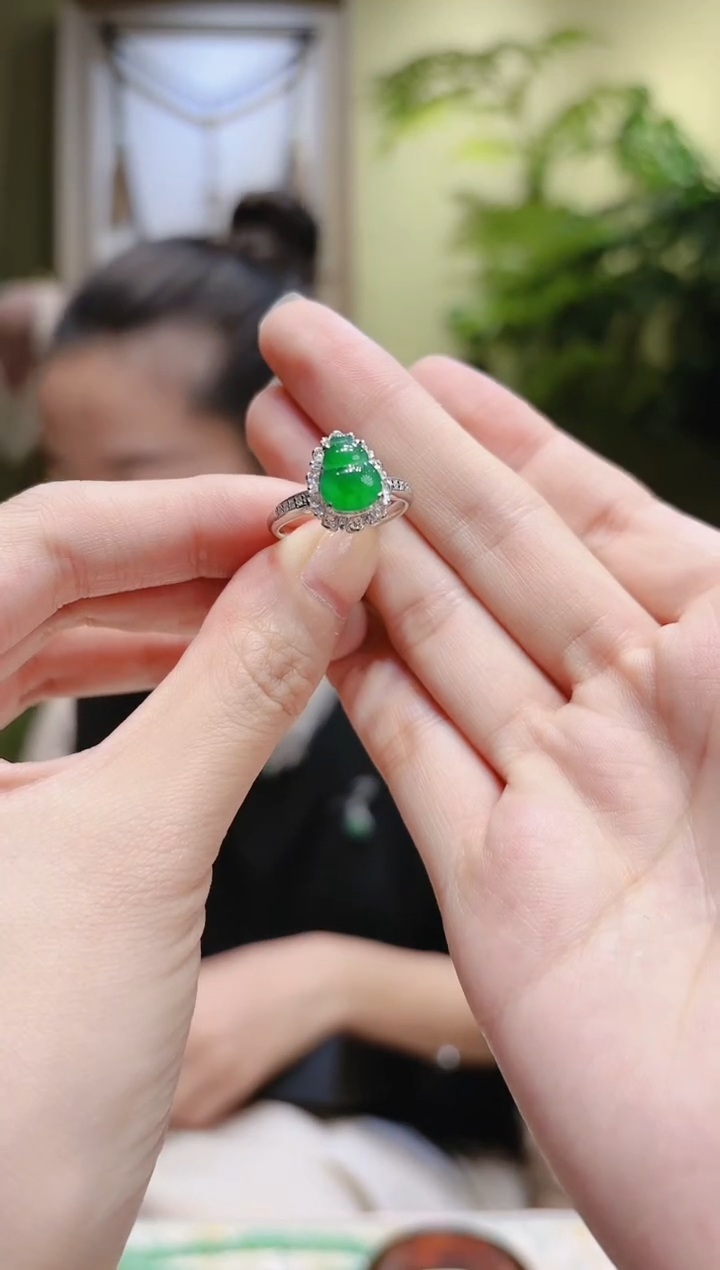 【闪购商品】翡翠戒指18K金镶嵌绿葫芦翡翠戒指