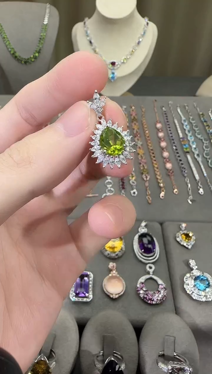 颈饰银S925镶嵌橄榄石10*8mm吊坠水滴款