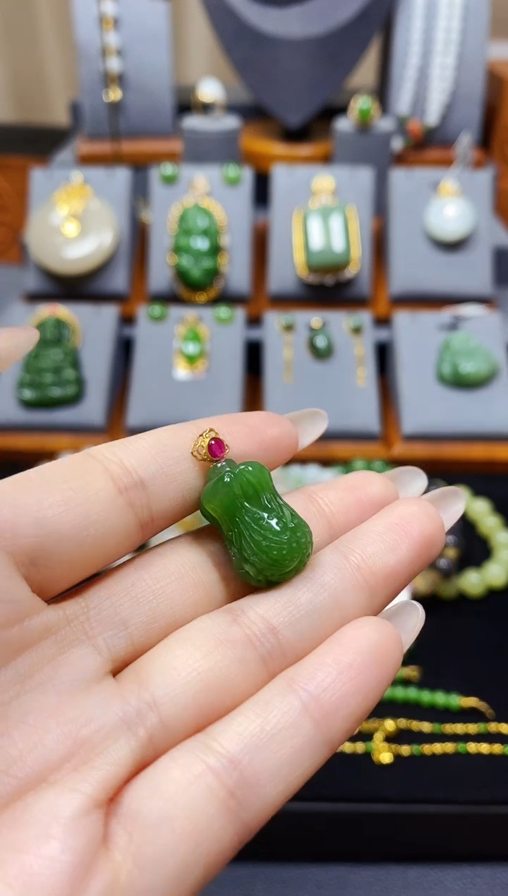 【闪购商品】和田玉碧玉吊坠18K金镶嵌*