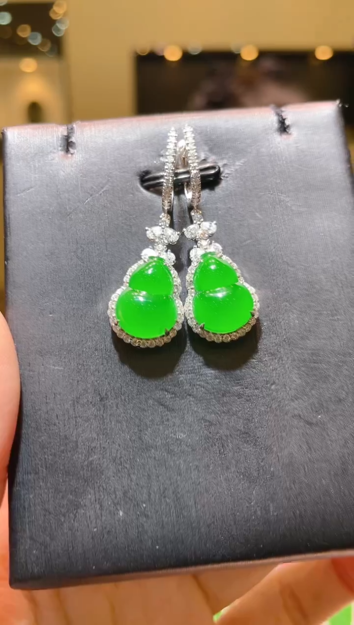 【闪购商品】翡翠吊坠(不含链)18K金镶嵌A48