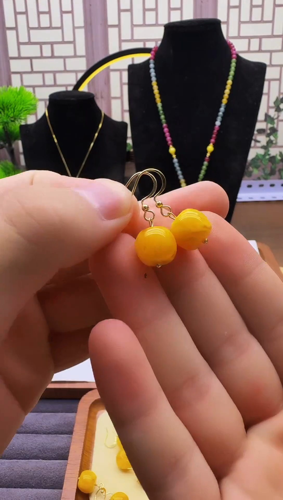 14K金镶嵌蜜蜡耳饰E01