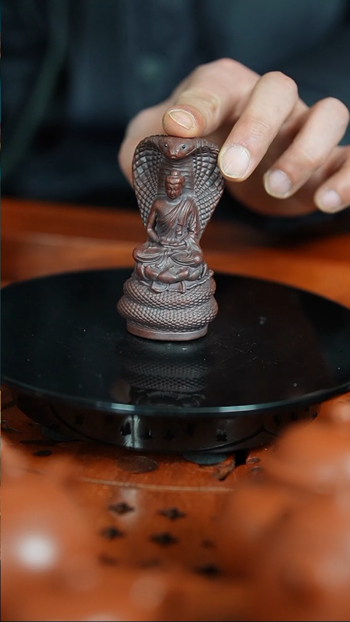 【闪购商品】紫砂茶宠古红泥刻绘蛇菩萨精品摆件