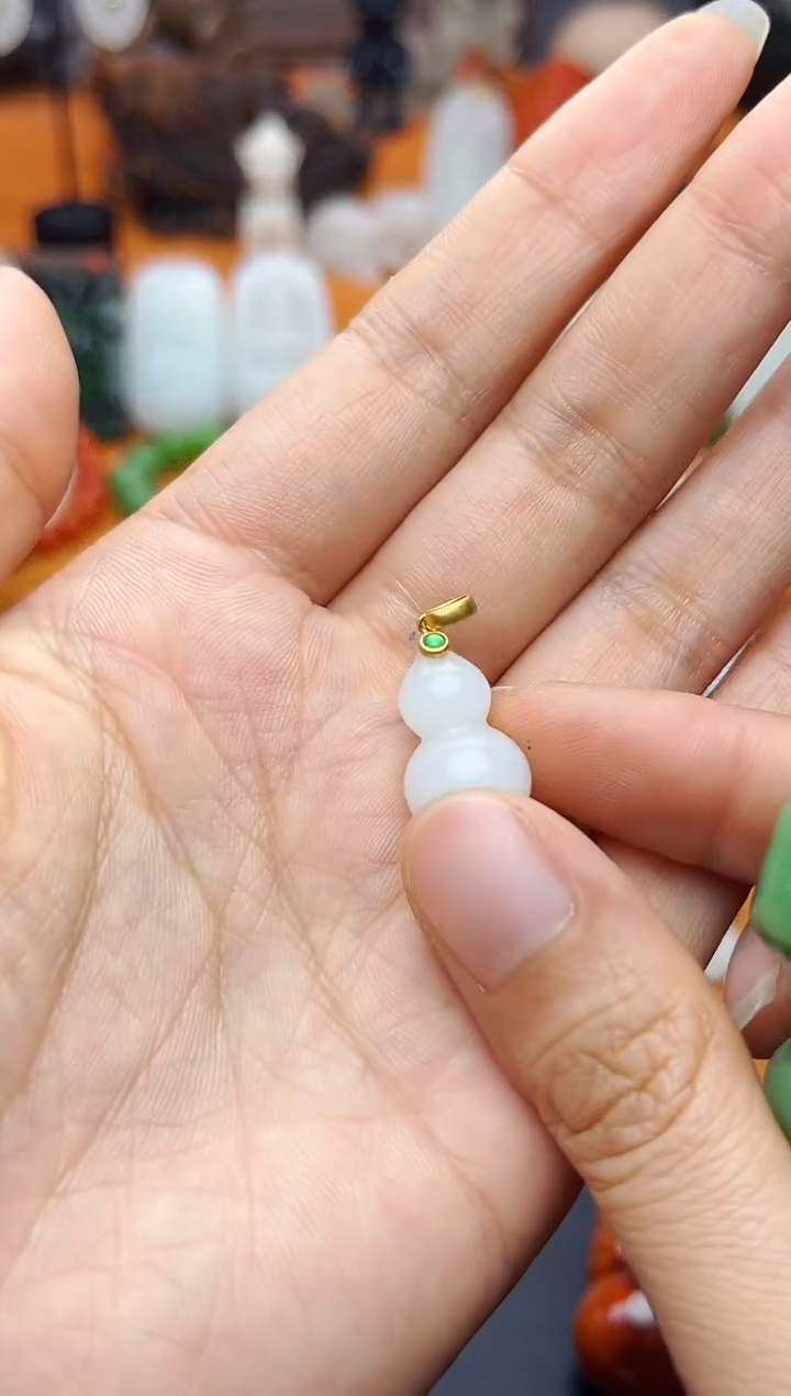 和田玉颈饰18K金镶嵌葫芦