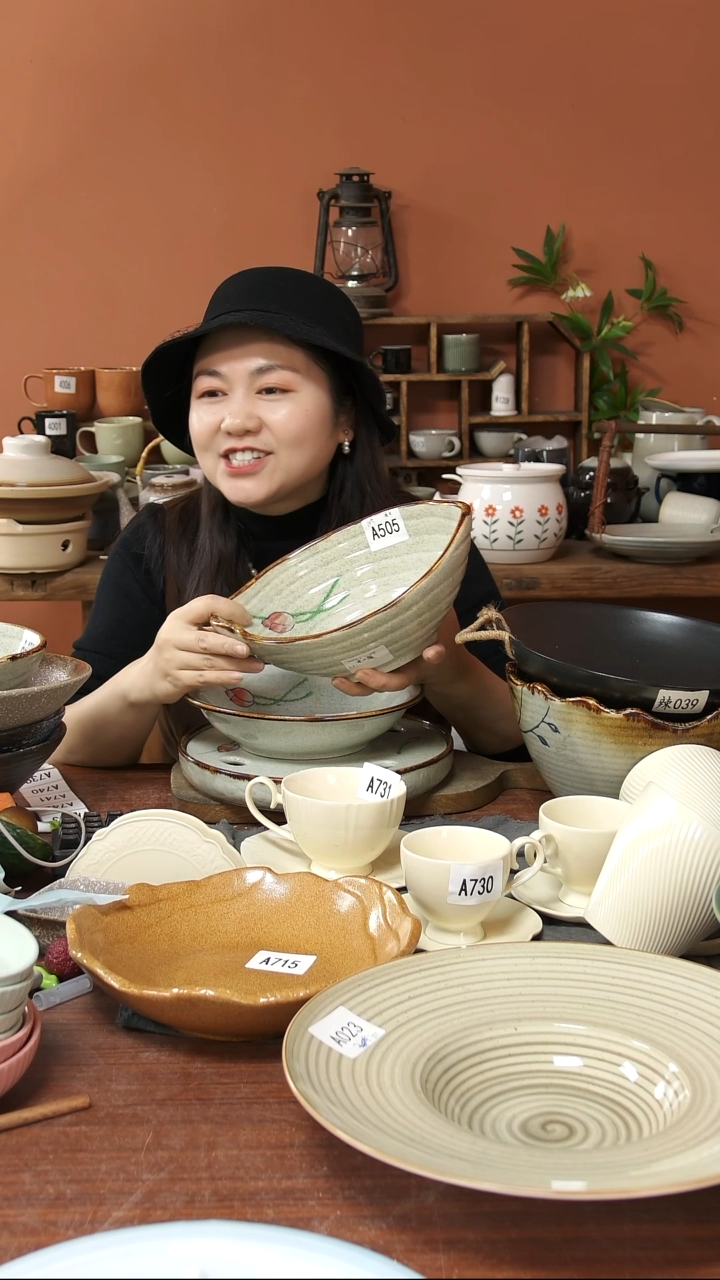 陶瓷齐*A505 一只陶瓷元宝碗24.5*18*9.5中号可能微瑕