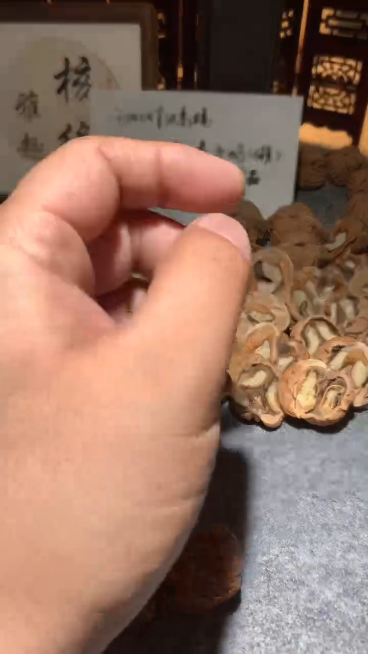 文玩核桃把件【核缘雅趣】41左右汉高楼，同尺寸随机发