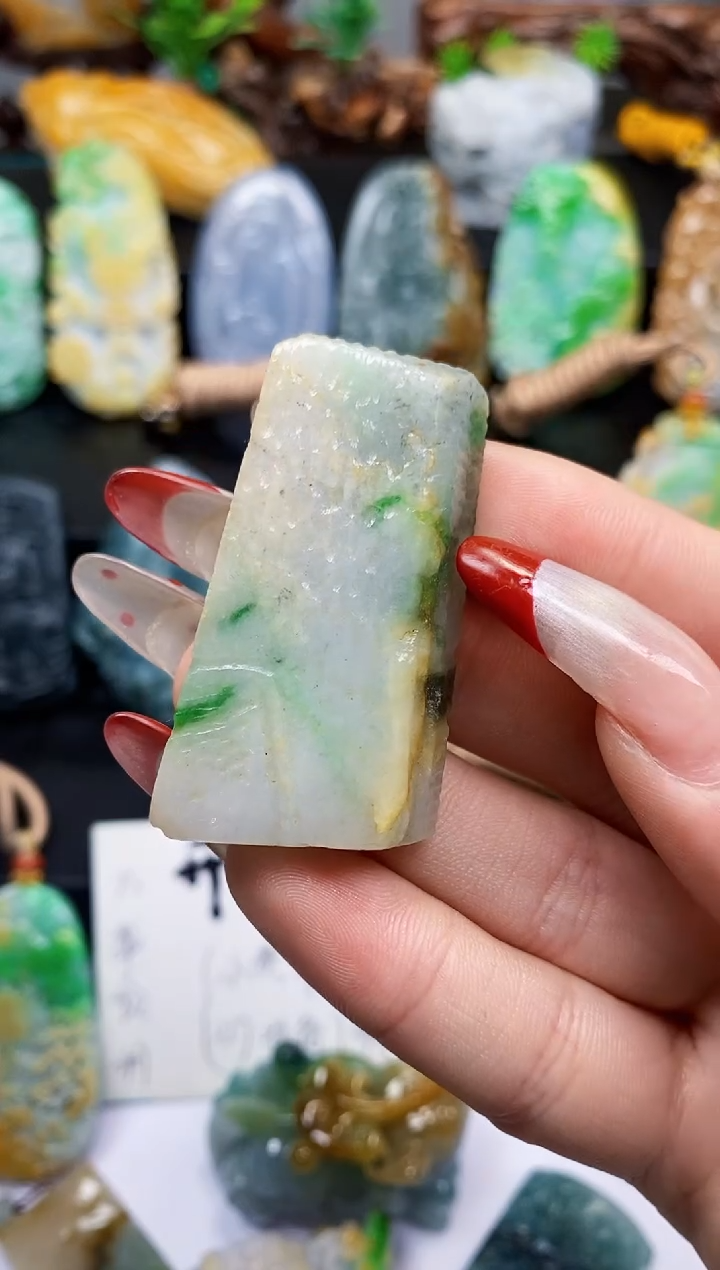 【闪购商品】翡翠颈饰未镶嵌A货翡翠