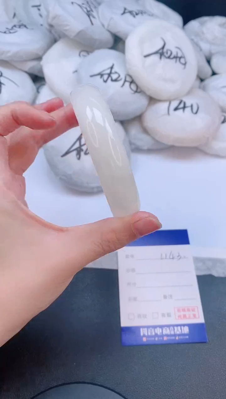 和田玉手镯未镶嵌24L143-58