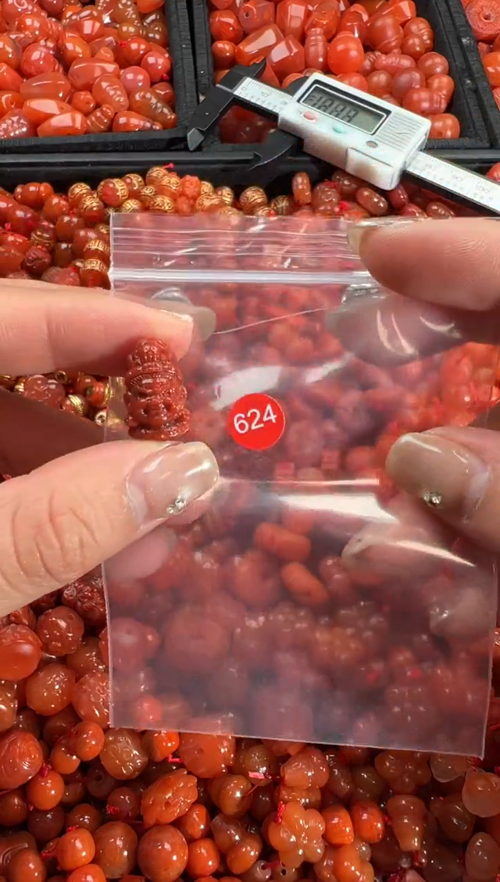 【闪购商品】南红玛瑙颈饰未镶嵌1