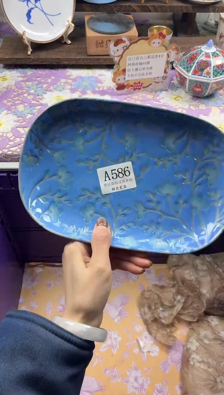 瓷片猫**多                A586