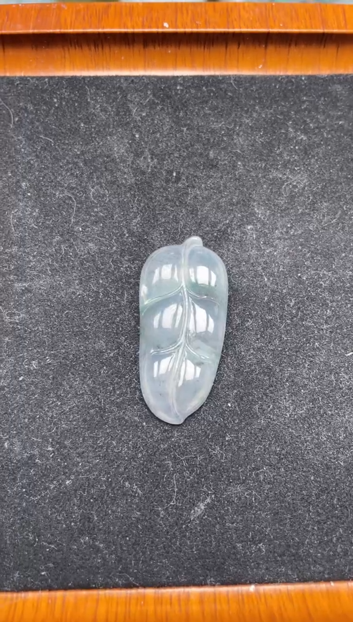 【闪购商品】翡翠颈饰未镶嵌叶子