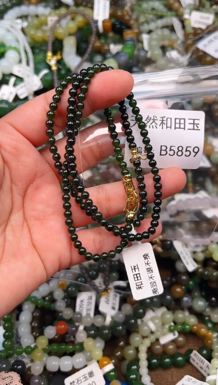 颈饰未镶嵌和田玉1