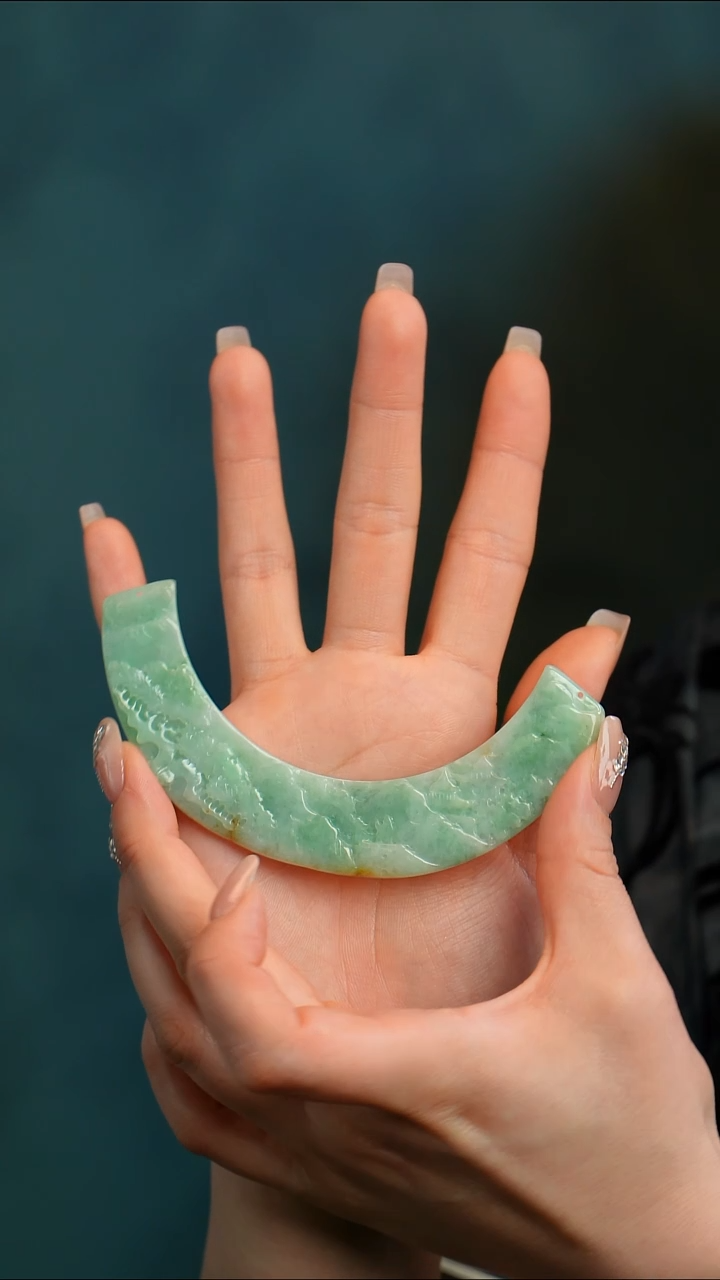 【闪购商品】翡翠颈饰未镶嵌弯弯